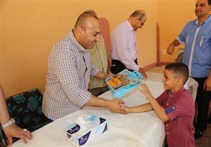 بالصور.. محافظ المنوفية يوزع هدايا عيد الفطر على الأيتام