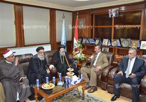 بالفيديو والصور.. وفد كنسي يهنئ محافظ كفرالشيخ بعيد الفطر