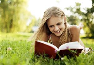 دراسة: القراءة تطيل العمر