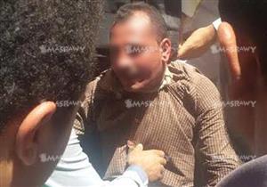 أهالي قرية بالمحلة يوثقون مختطف الأطفال بالحبال ويسلمونه للشرطة