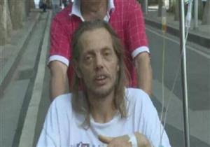 انتظر حبيبته 10 أيام في المطار.. ولم تأت