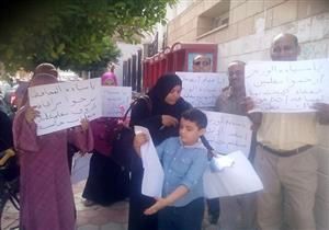 معلمو الحاسب الآلي بأشمون يستقبلون وزير التربية والتعليم بمظاهرة 