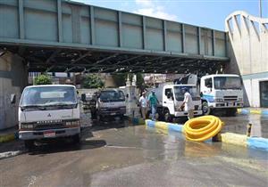 بالصور -  كسر في خط مياه رئيسي بالإسماعيلية.. والمحافظ يوجه بالإصلاح الفوري