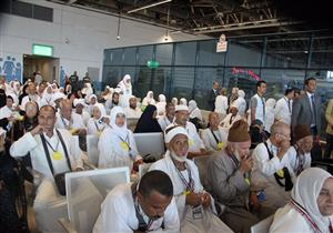 وعاظ الأوقاف يجيبون على استفسارات الحجاج بمطار القاهرة 