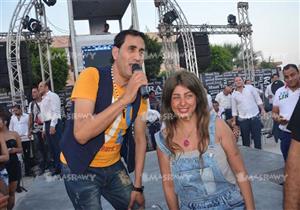 بالصور.. أحمد شيبة يشعل الساحل بـ "اه لو لعبت يازهر"