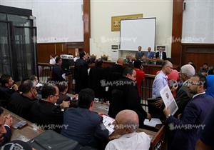 قاضي "اقتحام قسم حلوان" يداعب أحد الشهود: "ربنا يخدك"