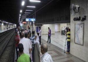 بالفيديو.. إنقاذ شاب من الموت أسفل عجلات المترو بمحطة السادات