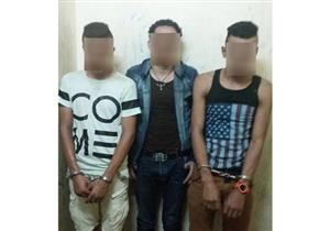 ضبط 3 عاطلين لبيعهم أقراص مخدرة بجوار مسجد في بولاق الدكرور