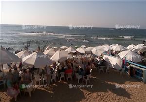 بالصور- إقبال كبير على شواطئ الإسكندرية في ثالث أيام عيد الأضحى