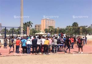 بالصور- جماهير الزمالك تتوافد لتسجيل استمارات لقاء الوداد