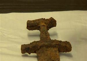 بالصور - صيادون يعثرون على سيف يعود للفايكنج عمره 1000 عام