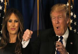 الاندبندنت: لماذا يتجنب ترامب الإمساك بيد زوجته على الملأ؟