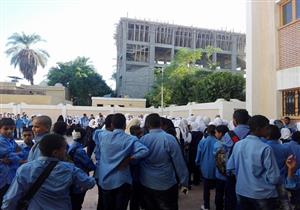 بالصور - تلاميذ الأقصر يتوجهون لمدارسهم في أول يوم دراسي