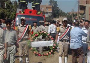 بالصور .. المئات يشيعون جثمان شهيد الهجوم الإرهابي على بنك "CIB" في جنازة عسكرية بالمنوفية