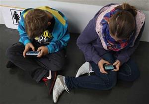 78 % من الآباء الفرنسيين على خلاف مع أبنائهم بسبب الهواتف المحمولة