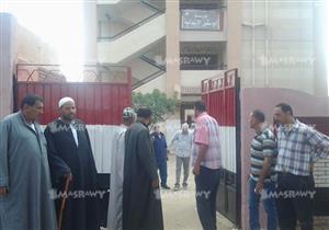 بالصور..أهالي بكفرالشيخ يهددون بغلق مدرسة.. ومسؤول بالتعليم يرد