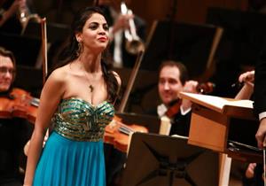 بالفيديو والصور.. فنانة مصرية تتألق على أشهر مسارح العالم