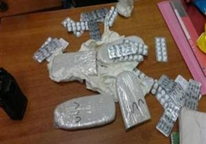 ضبط سلاحين ناري وأبيض وحشيش وأقراص مخدرة بحوزة 5 أشخاص في الأقصر