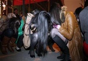 سيدة تستعين بزوجها لإدارة شبكة للأعمال المنافية للآداب بإمبابة