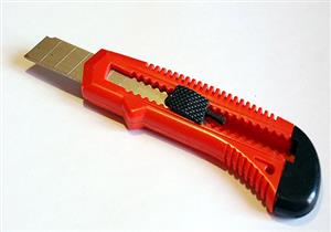 طالب يعتدي على زميله بـ "كتر" أمام لجنة الامتحان بالإسكندرية