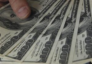 أسعار الدولار تواصل الصعود أمام الجنيه بعدد من البنوك.. وتستقر في أخرى