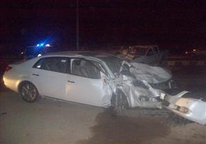 11 مصابًا في تصادم سيارتين على طريق قنا الصحراوي الغربي