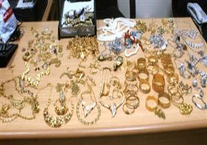 مسجلان في زي عمال مكافحة الحشرات.. انتحلوا صفتهم لسرقة مشغولات ذهبية بأسيوط