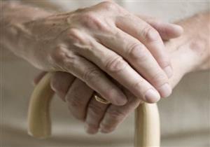 موقف إنساني مع امرأة عجوز يشعل مواقع التواصل - هكذا يجب أن نكون