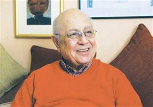 بالصور- بدء توافد نجوم الفن والسياسة على عزاء الشاعر سيد حجاب