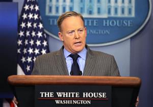 انتقادات واسعة للمتحدث باسم البيت الأبيض بسبب تغريدتين