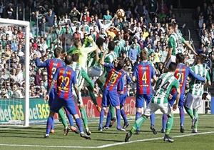 بالفيديو- خطأ تحكيمي يحرم برشلونة من الفوز على بيتيس وتصدر الليجا