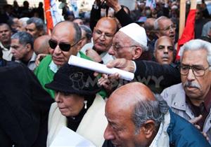 وقفة احتجاجية لأصحاب المعاشات بوسط البلد.. والشرطة تفرض كردونًا أمنياً