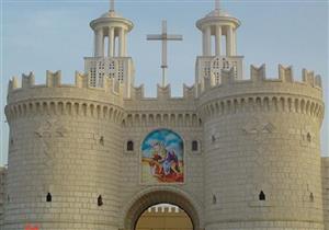 هنا مكث المسيح.. قداس عيد الميلاد داخل الكنيسة الأثرية في الدير المحرق بأسيوط - فيديو