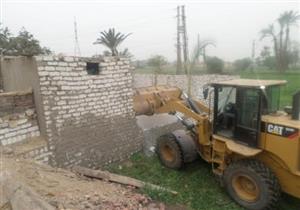 إزالة 25 حالة تعد على الأرض الزراعية في أسيوط