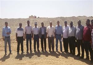 بالصور - رئيس "ري أسوان" يتفقد إنشاء مخرات للسيول بتكلفة 56 مليون جنيه 