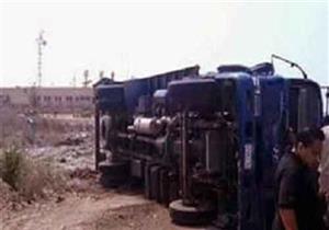 بالأسماء.. المتوفون والمصابون في انقلاب ناقلة جنود بقنا