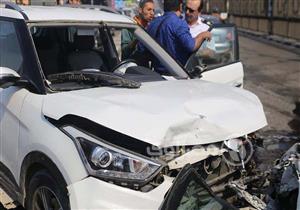 بالصور.. إصابة شخصين في تصادم سيارتين اصطدمت إحداهما بسور كوبري أكتوبر