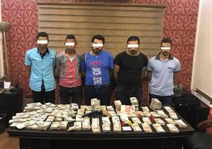 سطو مسلح على سيارة نقل أموال بالنزهة.. والأمن: سائق بالشركة خطط للواقعة