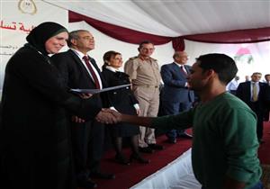 جهاز المشروعات وصندوق تحيا مصر يسلمان 24 سيارة نقل مبرد للشباب