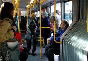 خبراء ينصحون بعدم تخصيص مقاعد لكبار السن ..والسبب