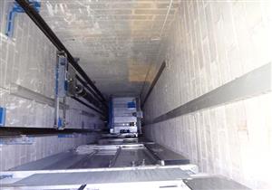 ساعتان بين "السما والأرض".. مأساة أسرة مريض داخل مصعد مستشفى البدرشين