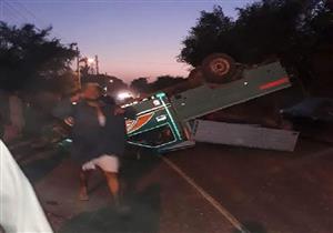 إصابة 11 شخصًا في انقلاب سيارة ربع نقل بمطروح