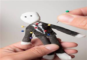 منها "لا تضحك لنكاته".. 10 طرق لمضايقة مديرك دون أن تتسبب في طردك