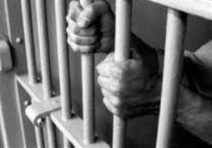 النيابة تأمر بالكشف الطبي على نيجيري "عض" طفل من رقبته بالقطامية