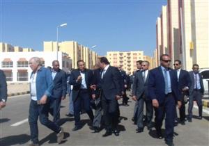 رئيس الوزراء يتفقد مشروع الإسكان الاجتماعي بمدينة طيبة الجديدة