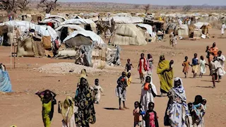 الاتحاد الأوروبي يقيم "جسرًا جويًا" لتوصيل المساعدات الإنسانية لدارفور