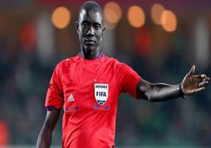 عضو سابق في "كاف": بكاري جاساما "هيخاف يعمل أخطاء" بعد شكوى اتحاد الكرة