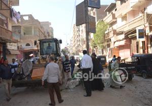 بالصور.. حملة مكبرة لإزالة الإشغالات بمدينة منفلوط