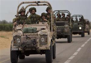 جيش الاحتلال يطوّق قرية فلسطينية بالضفة الغربية