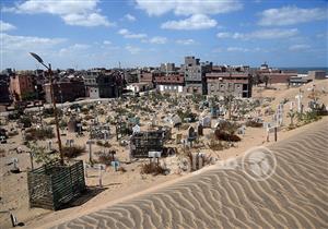 الكل أمام البحر سواء.. مدافن البرلس تجمع الأحياء والأموات 